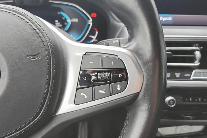 Grå BMW iX3 fra 2023