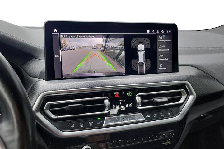 Grå BMW iX3 fra 2023