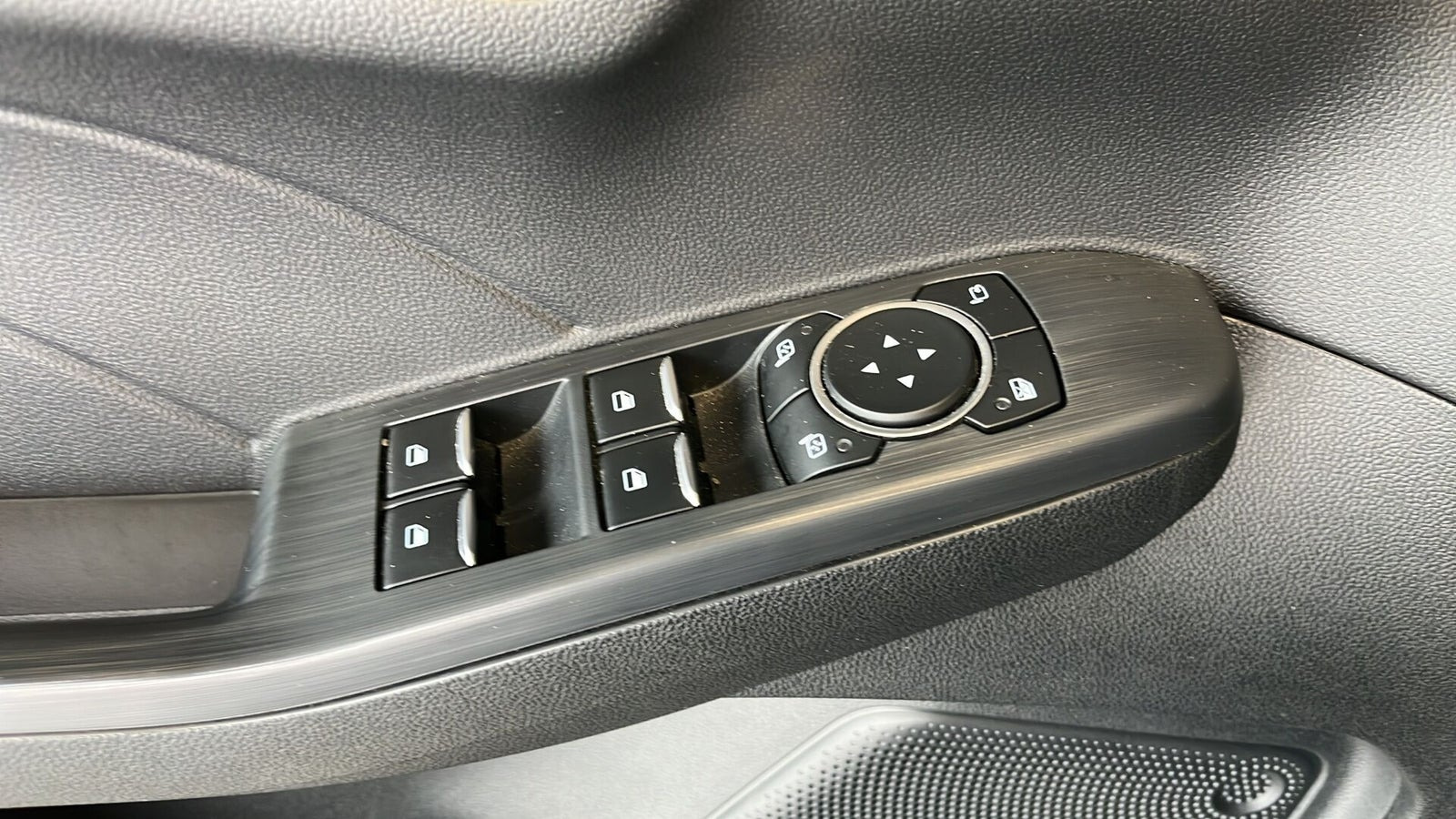 Sort Ford Kuga fra 2024