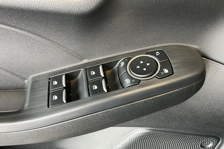 Sort Ford Kuga fra 2024