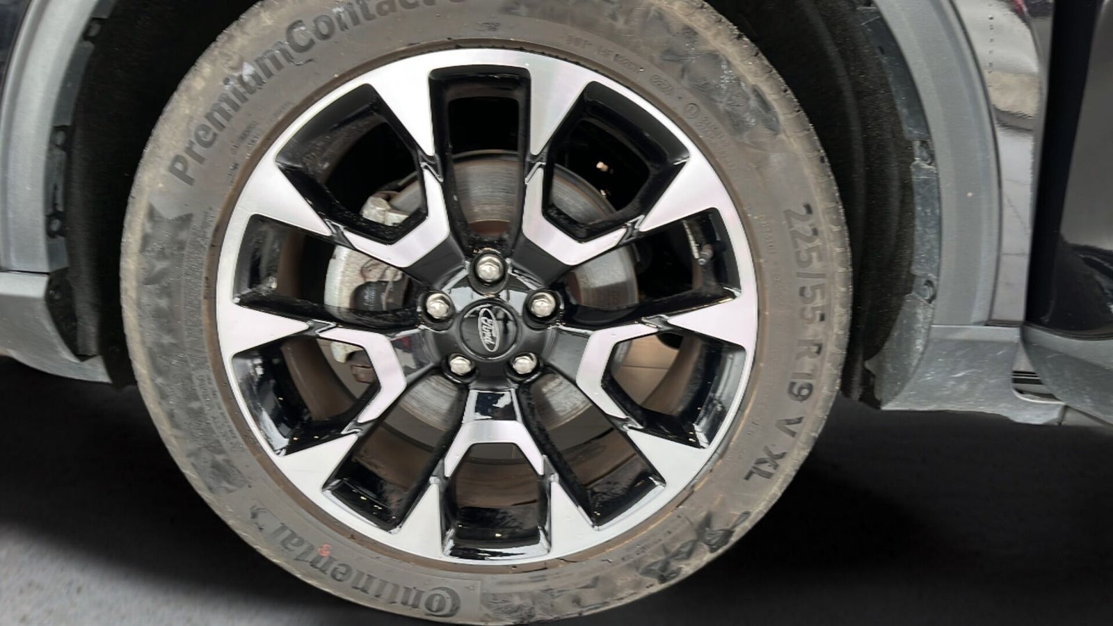 Sort Ford Kuga fra 2024