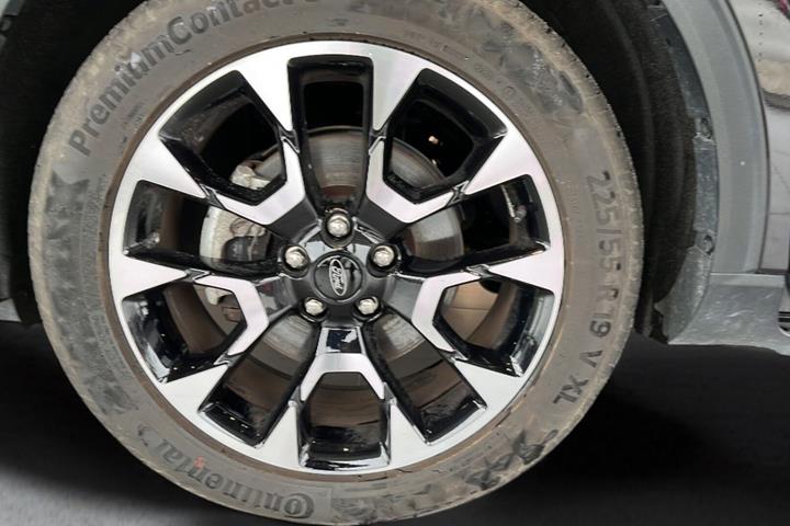 Sort Ford Kuga fra 2024
