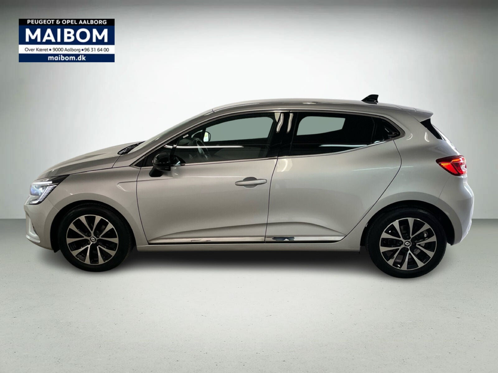 Sølv Renault Clio V fra 2023