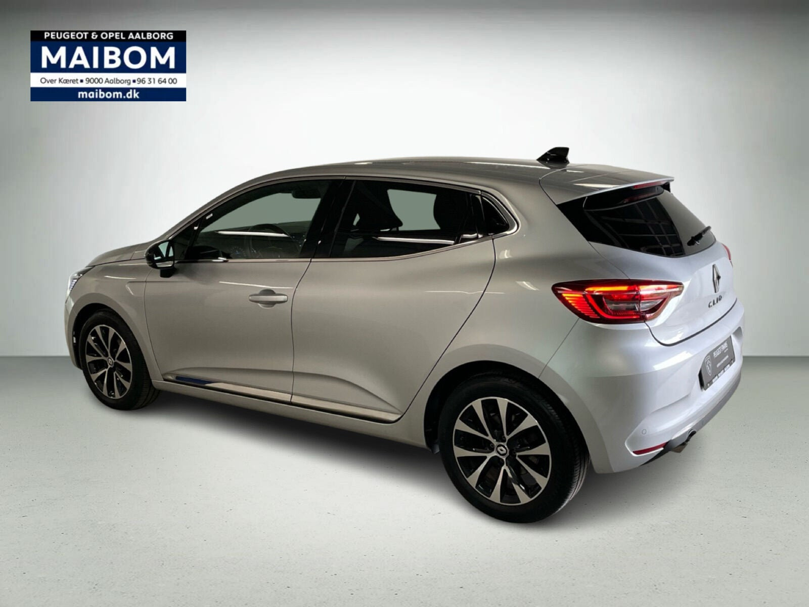 Sølv Renault Clio V fra 2023