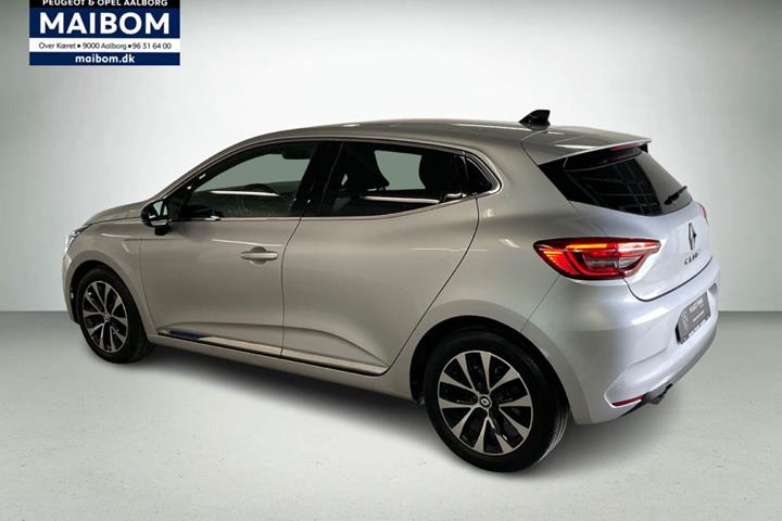 Sølv Renault Clio V fra 2023