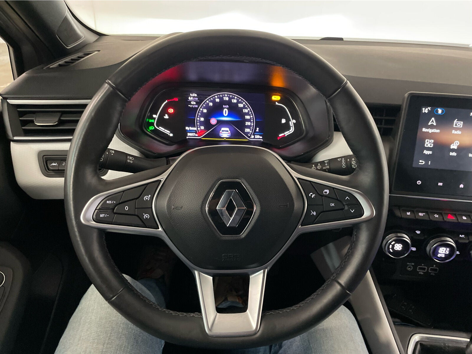 Sølv Renault Clio V fra 2023