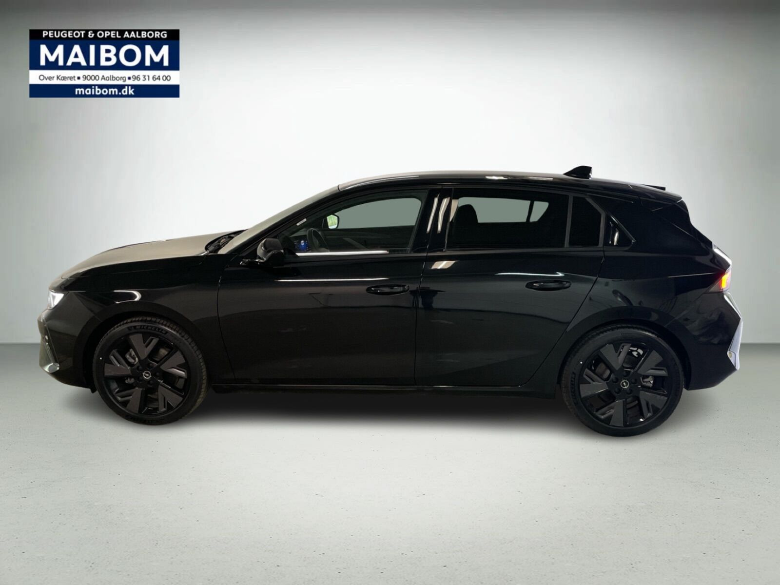 Sort Opel Astra-e fra 2024