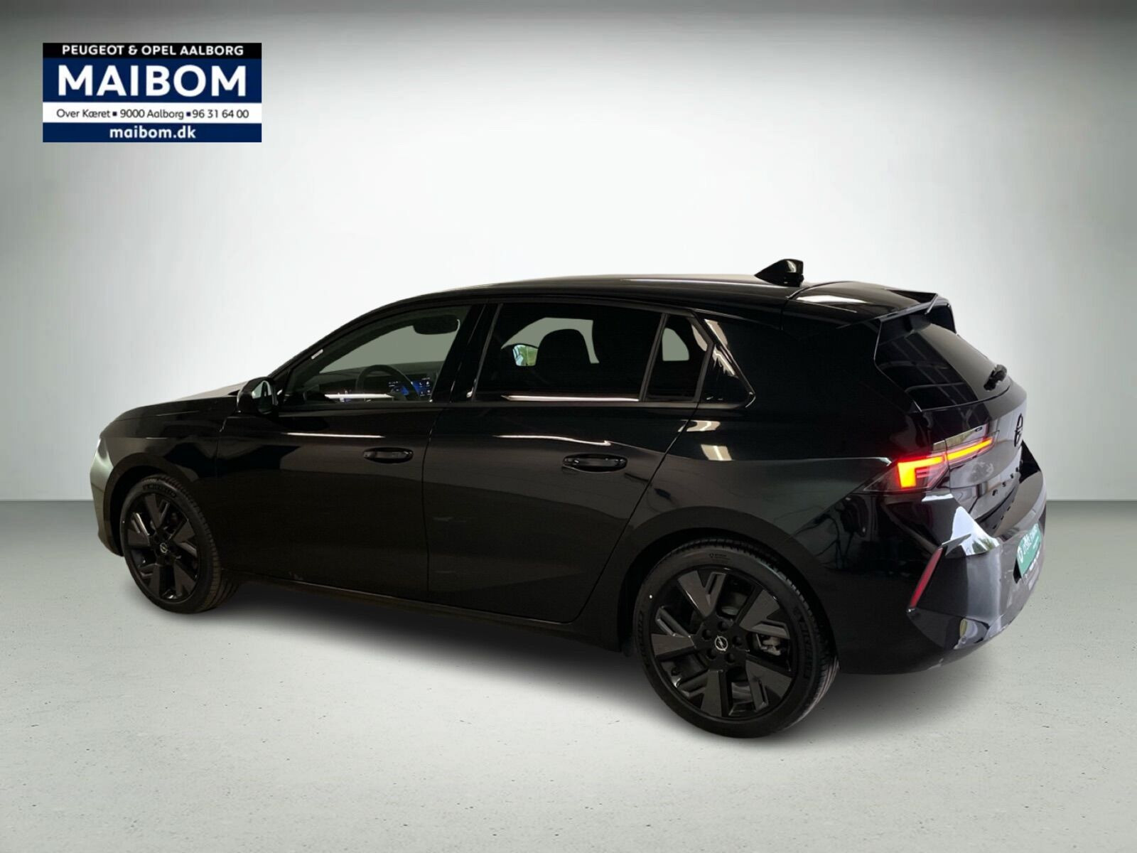 Sort Opel Astra-e fra 2024