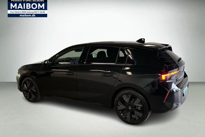 Sort Opel Astra-e fra 2024