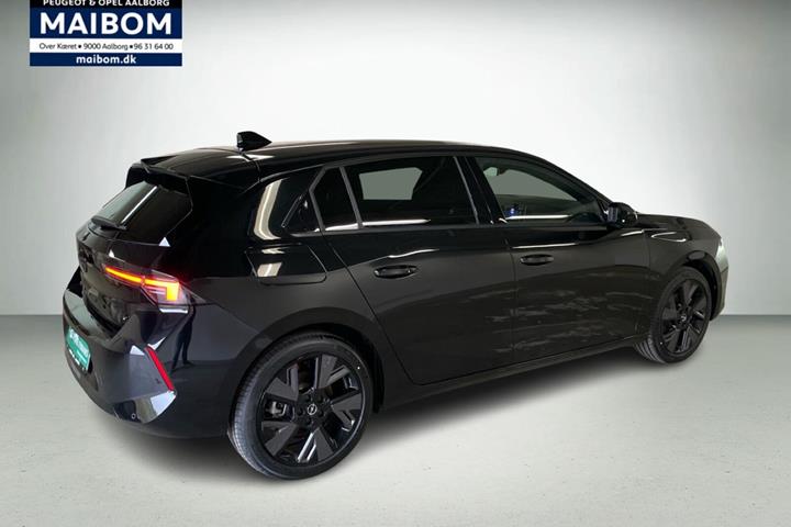 Sort Opel Astra-e fra 2024