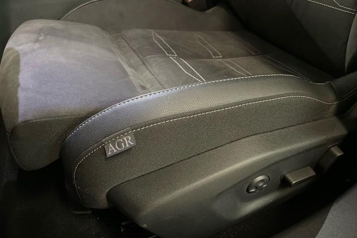 Sort Opel Astra-e fra 2024