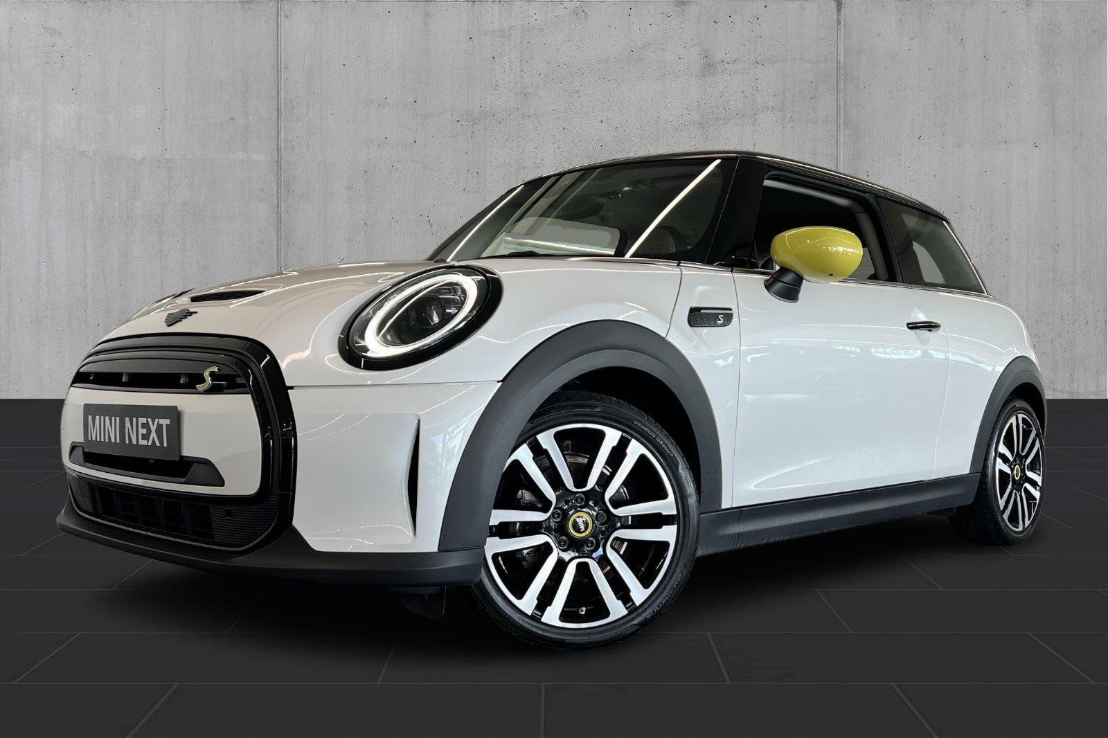 Hvid Mini Cooper SE fra 2023