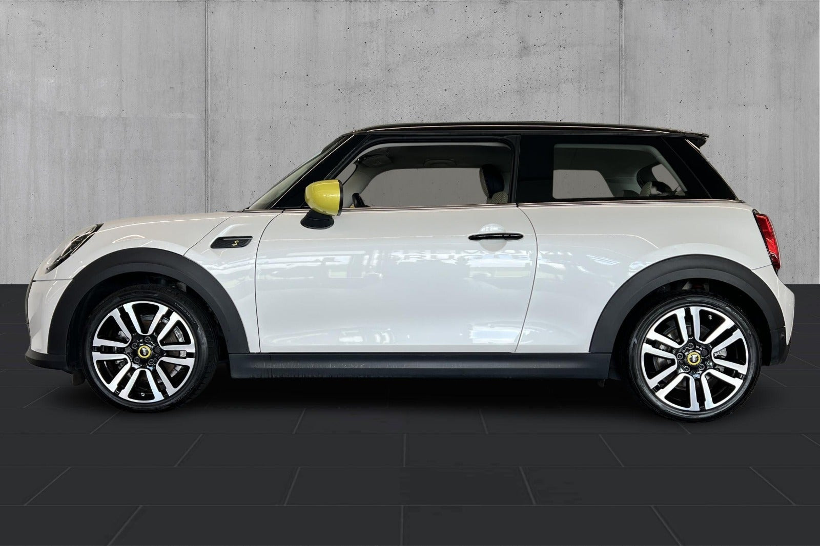 Hvid Mini Cooper SE fra 2023