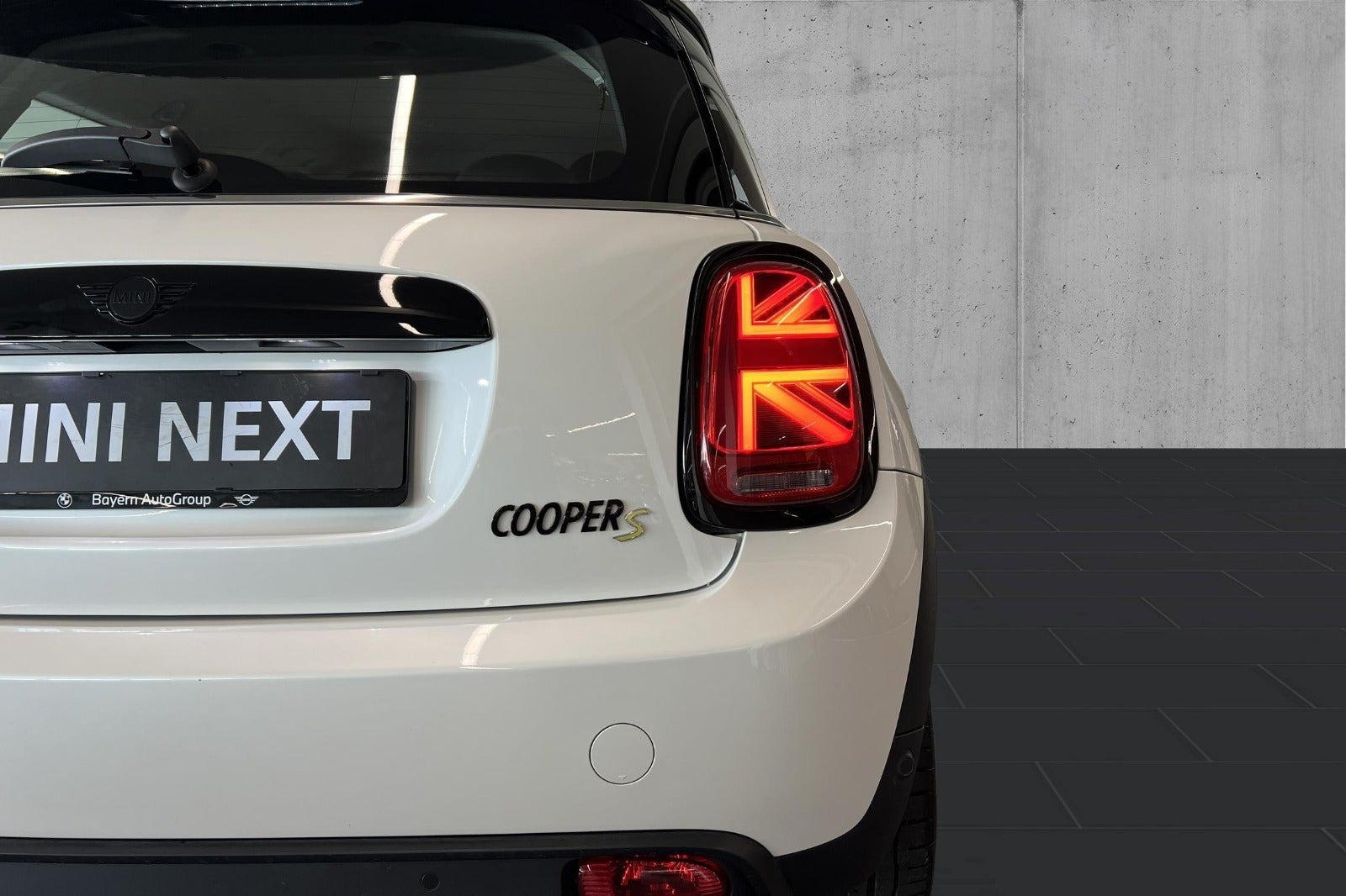 Hvid Mini Cooper SE fra 2023