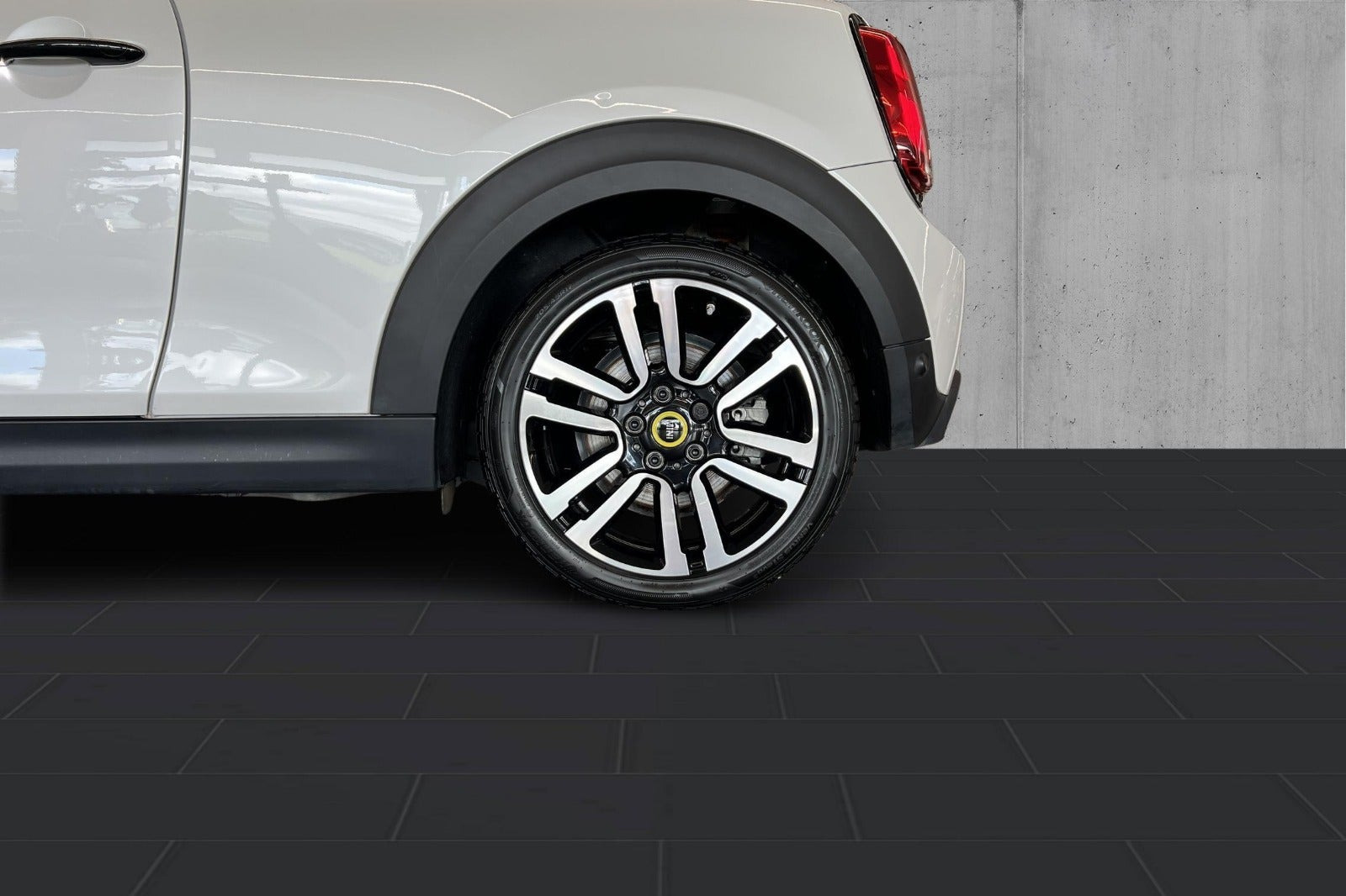Hvid Mini Cooper SE fra 2023