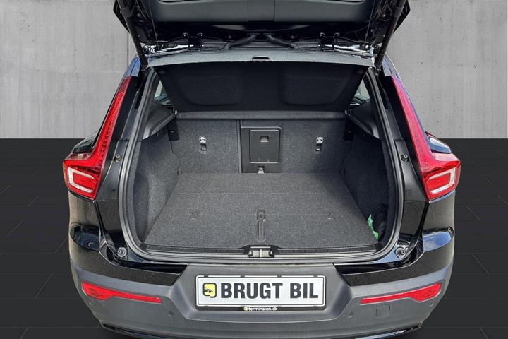Rød Volvo XC40 fra 2023