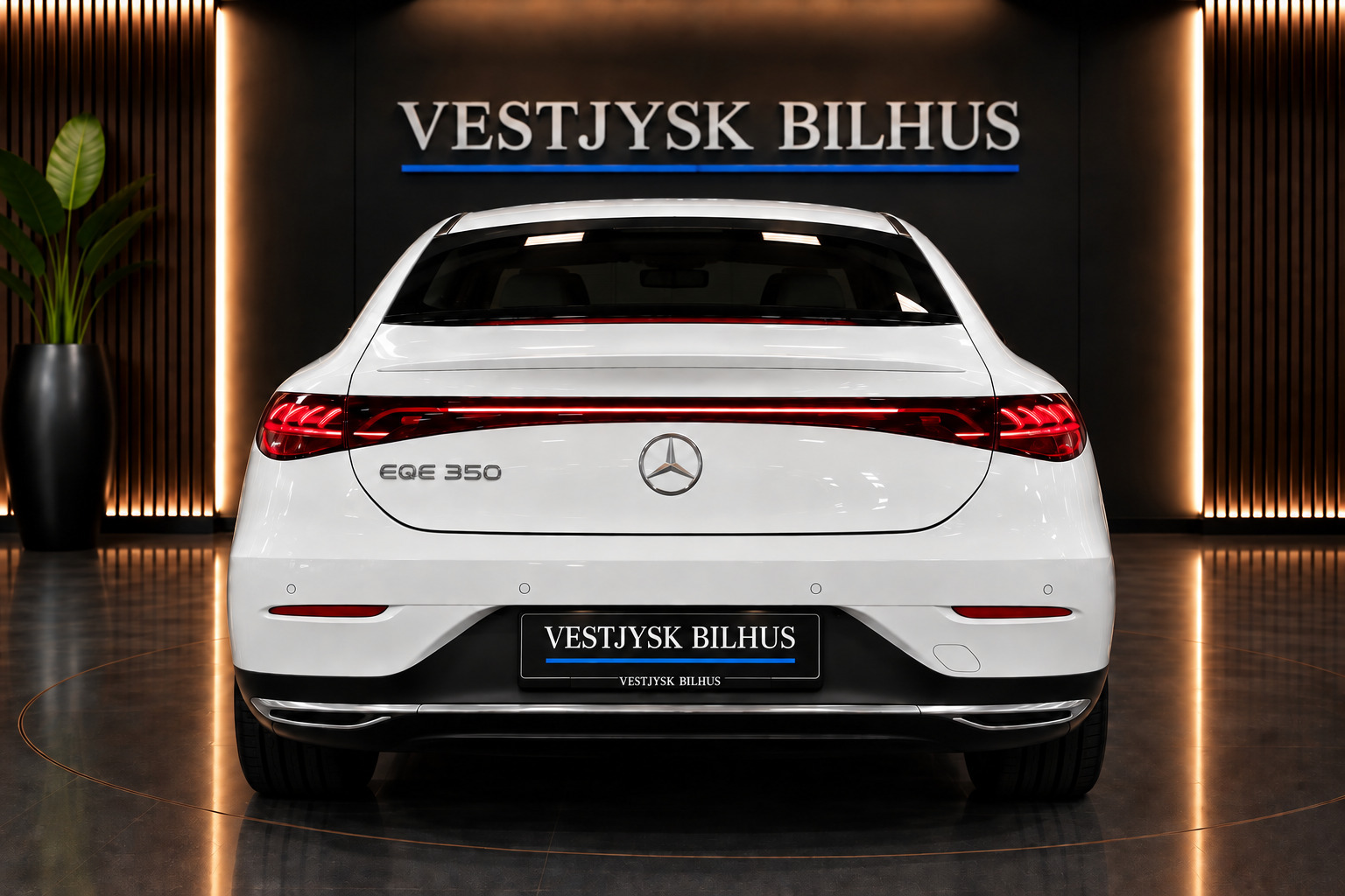 Hvid Mercedes EQE350 fra 2023