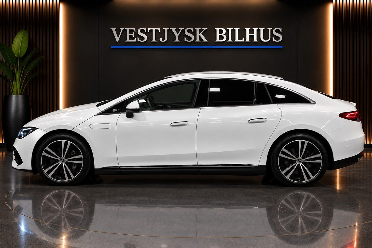 Hvid Mercedes EQE350 fra 2023