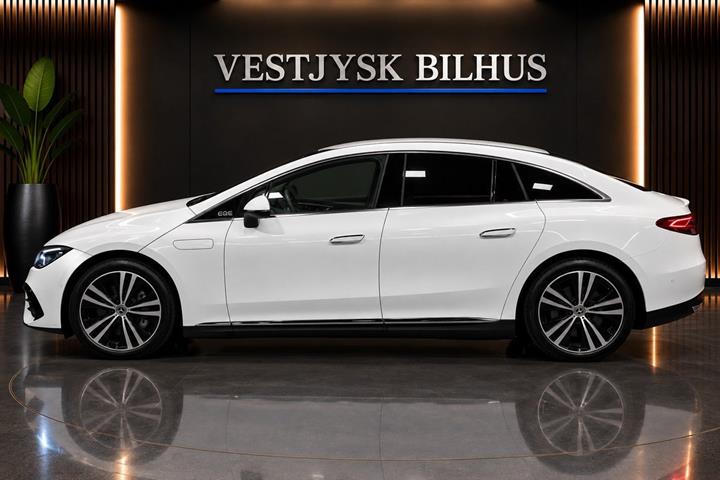 Hvid Mercedes EQE350 fra 2023