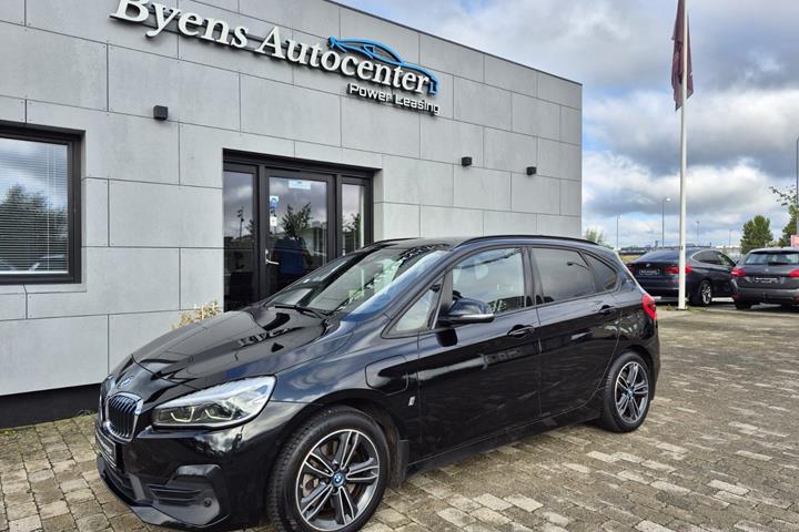 Sort BMW 225xe fra 2018