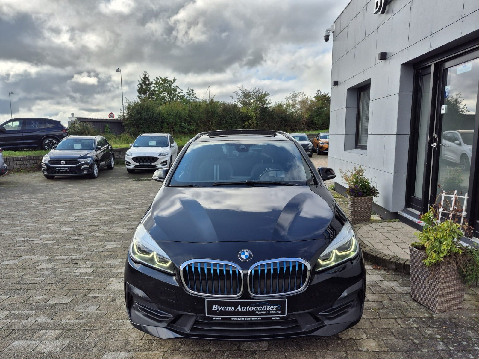 Sort BMW 225xe fra 2018