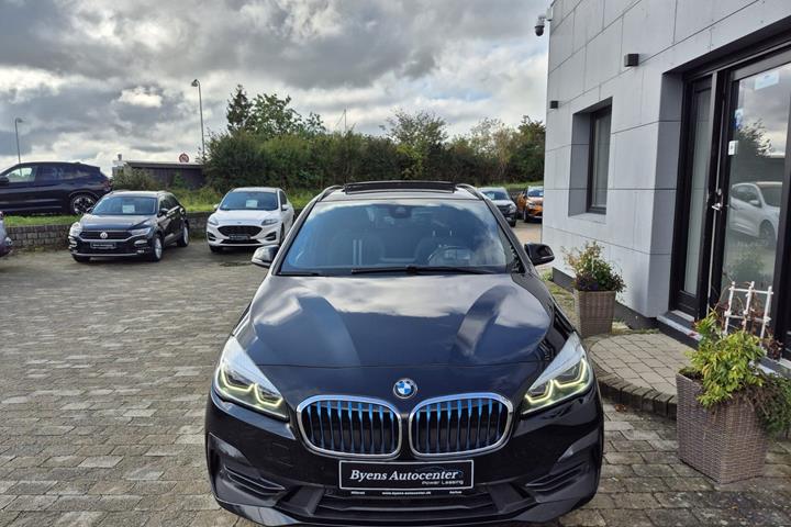 Sort BMW 225xe fra 2018