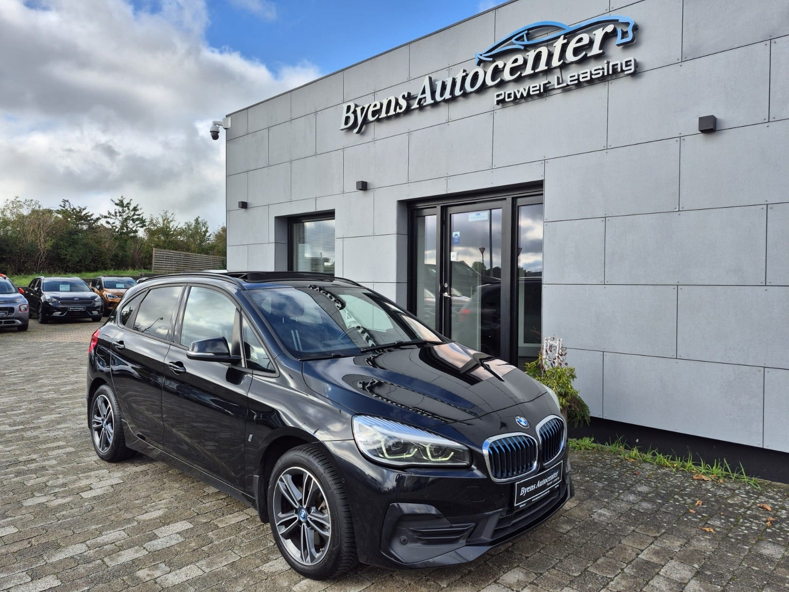 Sort BMW 225xe fra 2018