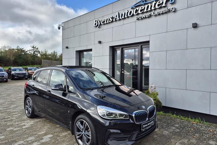 Sort BMW 225xe fra 2018