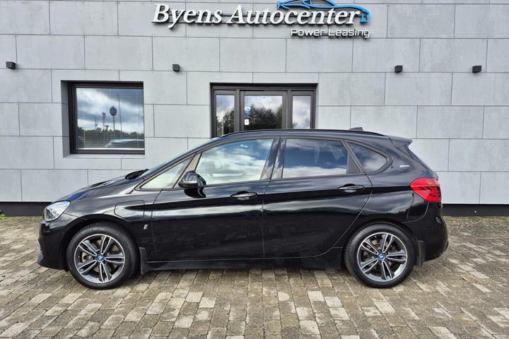 Sort BMW 225xe fra 2018