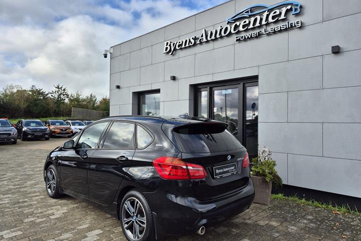 Sort BMW 225xe fra 2018