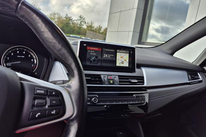 Sort BMW 225xe fra 2018