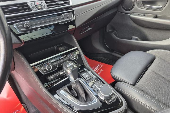 Sort BMW 225xe fra 2018