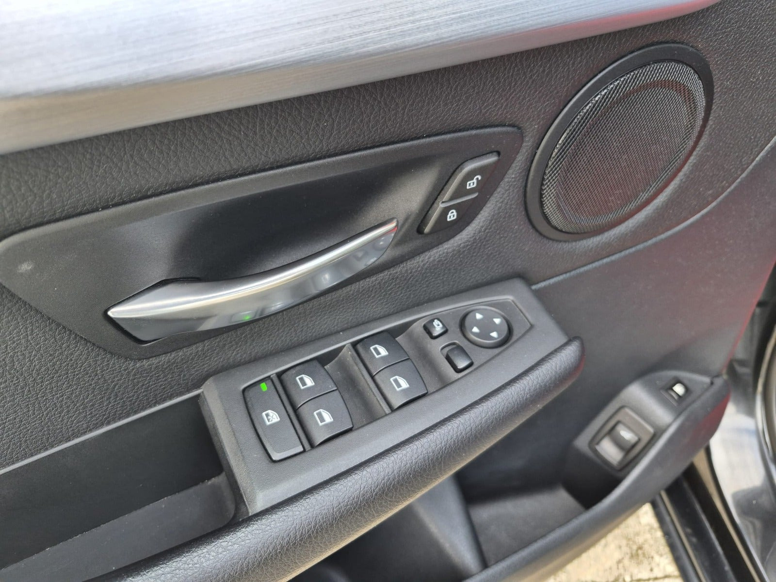Sort BMW 225xe fra 2018