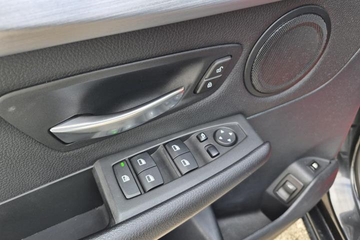 Sort BMW 225xe fra 2018