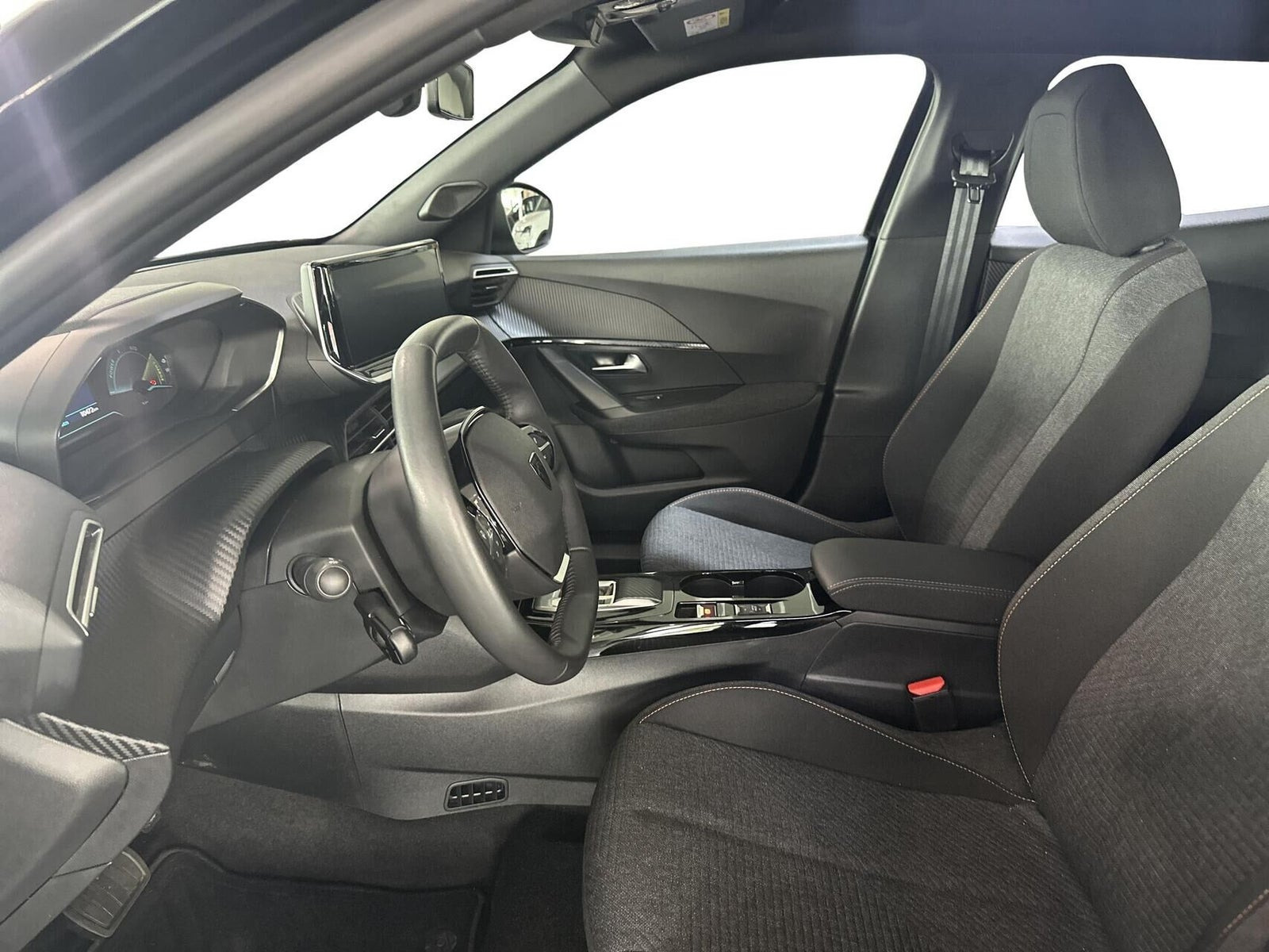 Sort Peugeot e-2008 fra 2025