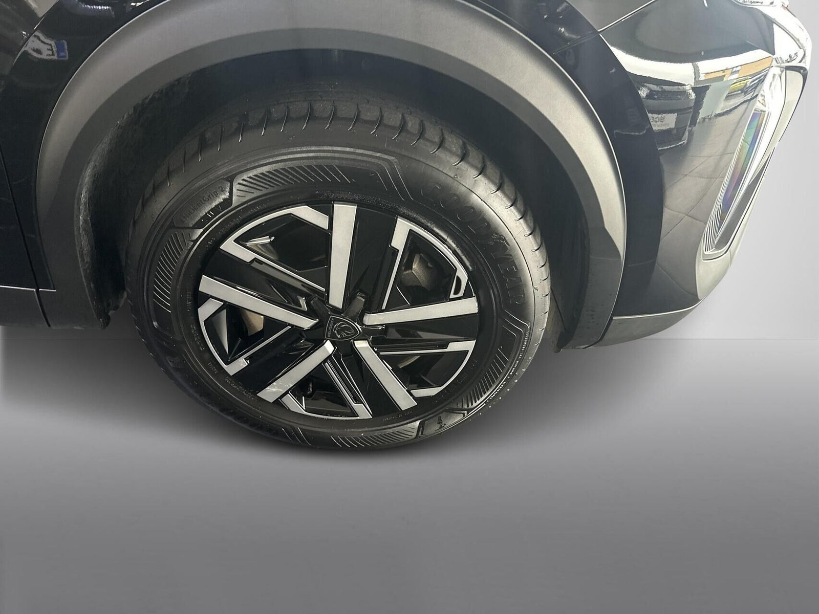 Sort Peugeot e-2008 fra 2025