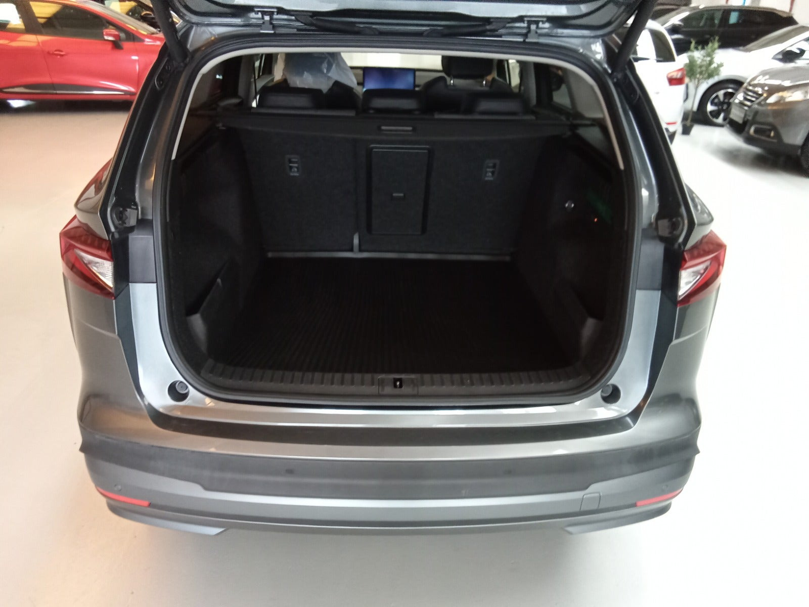 Grå Skoda Enyaq fra 2024