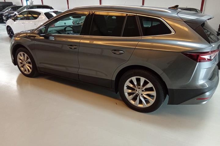 Grå Skoda Enyaq fra 2024