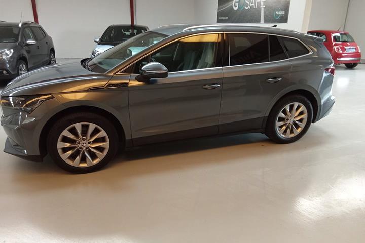 Grå Skoda Enyaq fra 2024