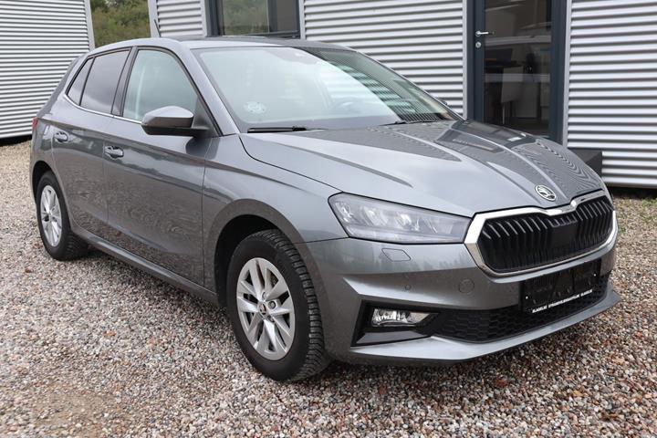 Grå Skoda Fabia fra 2023