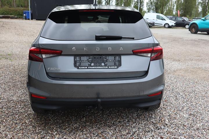 Grå Skoda Fabia fra 2023