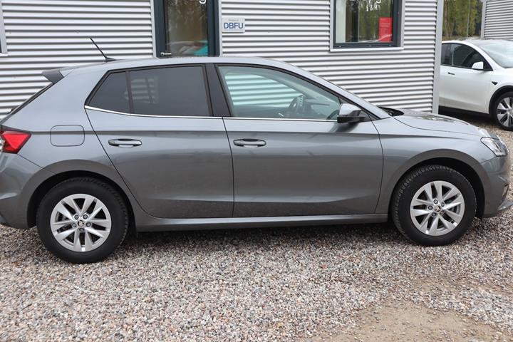 Grå Skoda Fabia fra 2023