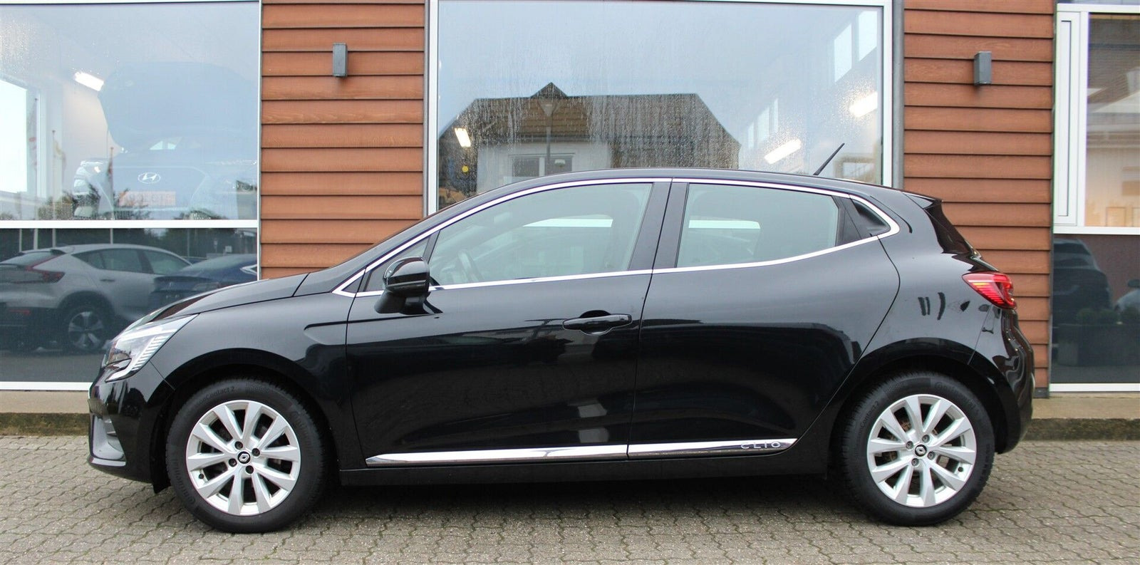 Sort Renault Clio V fra 2021