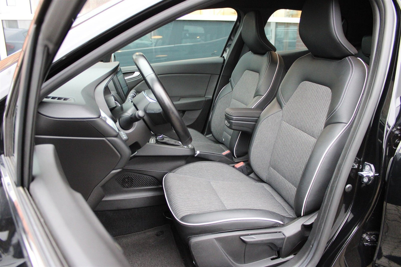 Sort Renault Clio V fra 2021