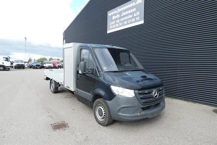 Sort Mercedes Sprinter 317 fra 2022