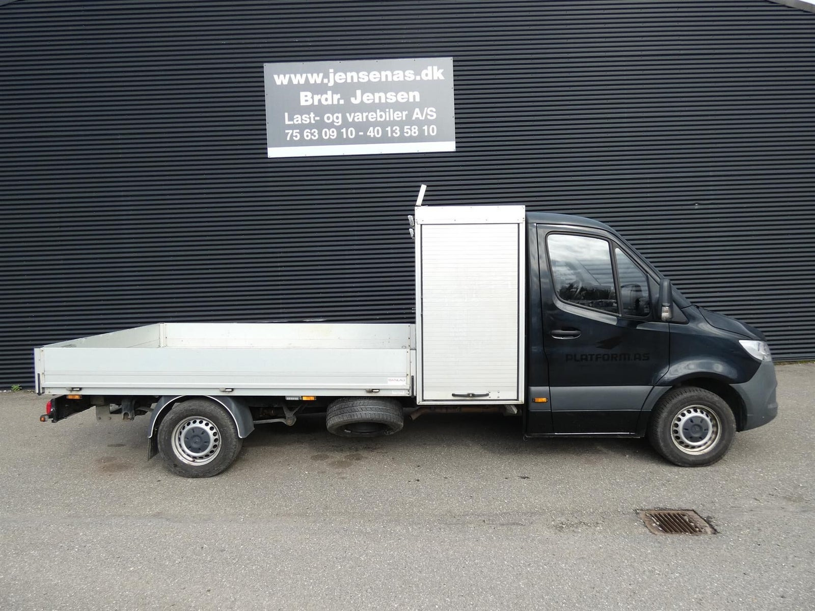 Sort Mercedes Sprinter 317 fra 2022
