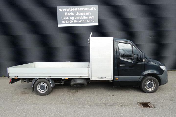 Sort Mercedes Sprinter 317 fra 2022