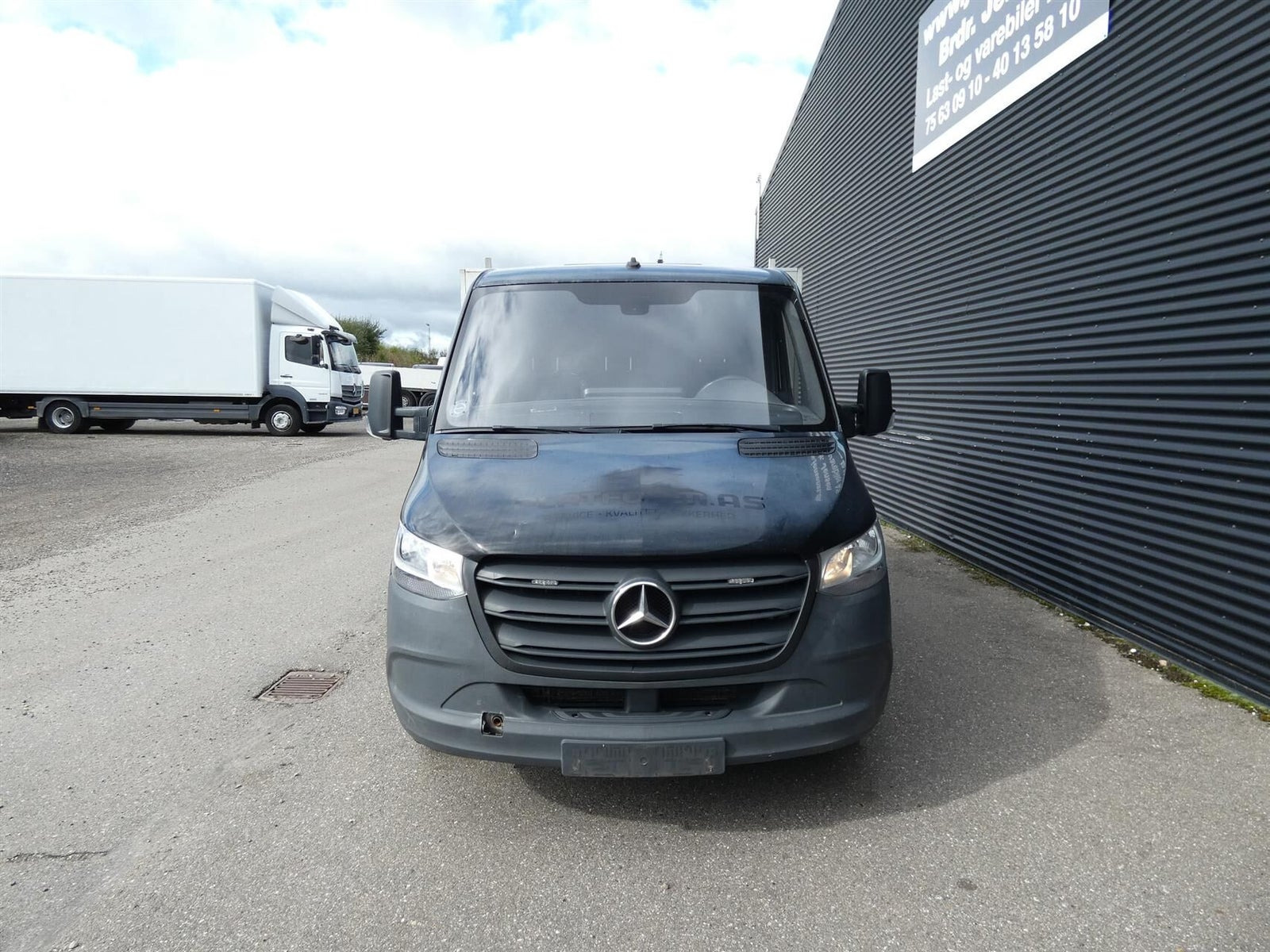 Sort Mercedes Sprinter 317 fra 2022
