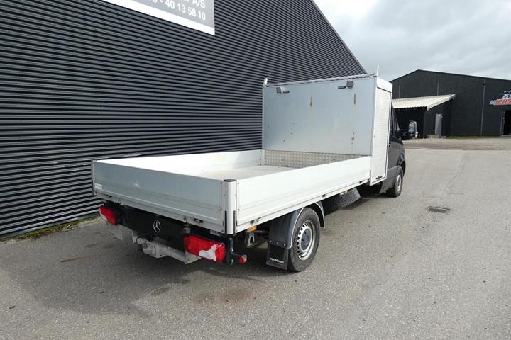 Sort Mercedes Sprinter 317 fra 2022