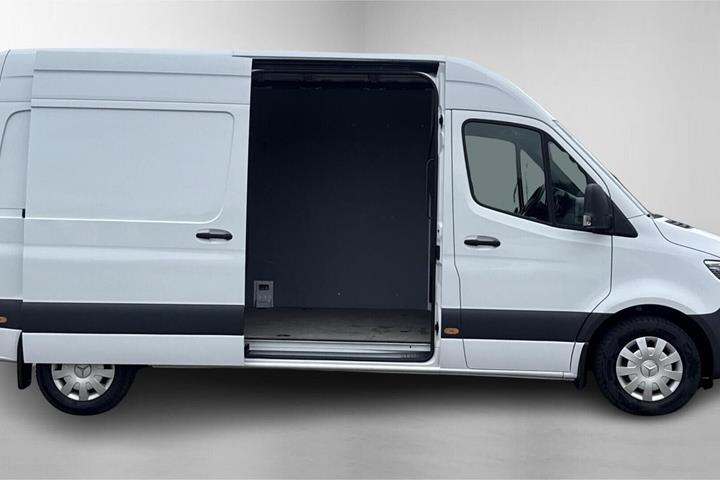 Hvid Mercedes Sprinter 215 fra 2023